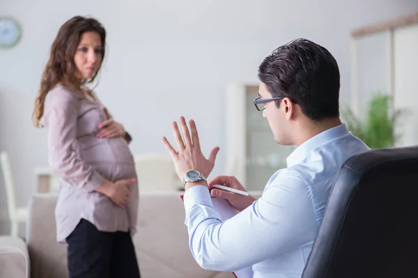 Femme enceinte visite psychologue médecin — Photo