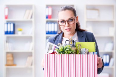 İş kadını işinden istifa ediyor