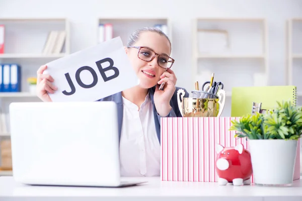 Businesswoman resigning from her job — Stock Photo, Image