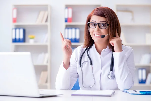 Doctora en concepto de telemedicina — Foto de Stock