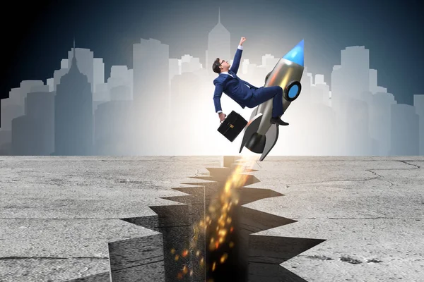 İş adamı roketle kaya boşluğundan uçuyor