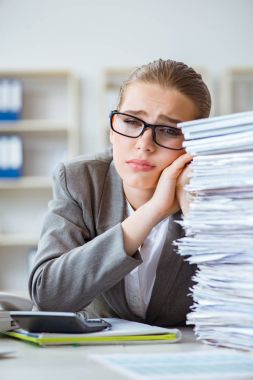 Ofiste çalışan kadın iş kadını patron muhasebeci.