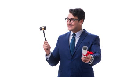 Beyaz arka planda tokmağı olan avukat hukuk öğrencisi.