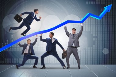 Ekonomik krizin iyileşmesini destekleyen işadamı