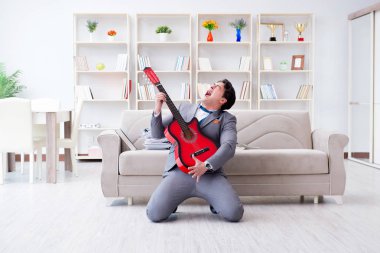 İş adamı tatile gidişini kutluyor