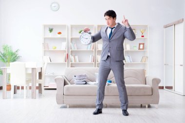 İş adamı teslim tarihine yetişemiyor