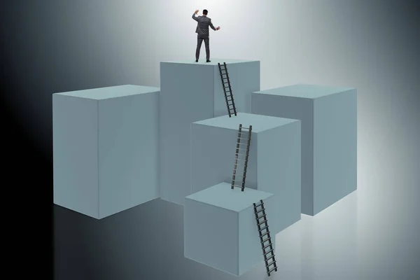 Empresário escalando blocos no conceito de negócio desafio — Fotografia de Stock