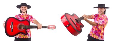Gitarlı bir sombrero giyen adam.