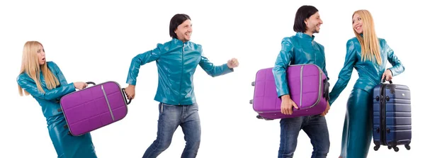 Красивая девушка и мужчина держа чемоданы изолированы на белом — стоковое фото