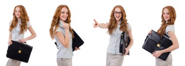 Genç ve güzel çalışan beyaz izole evrak çantası ile