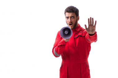 Beyaz sırtında megafon olan genç bir tamirci.