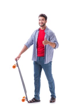 Beyaz kaykaylı genç bir kaykaycı.