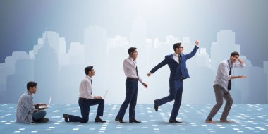 Erkeklerin aşamalarda ilerlediği iş konsepti