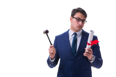 Beyaz arka planda tokmağı olan avukat hukuk öğrencisi.