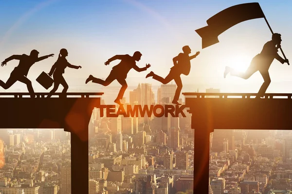 Teamwork concept with business people crossing bridge — Stock Photo, Image