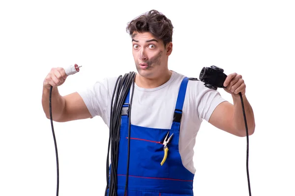 Zabawny człowiek robi naprawy elektryczne — Zdjęcie stockowe