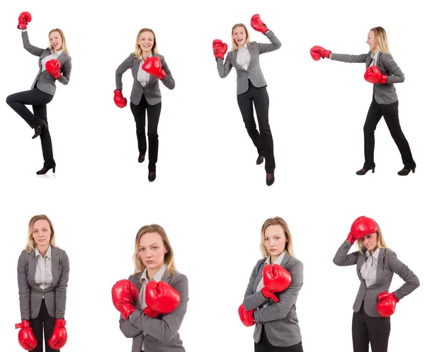 Mulher empresária com luvas de boxe em branco — Fotografia de Stock