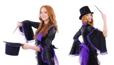 Kadın sihirbaz beyazların arasında.