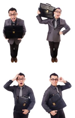 Genç adam beyaz izole evrak çantası elinde