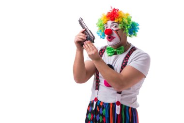 Beyaz arka planda izole edilmiş silahlı komik bir palyaço.