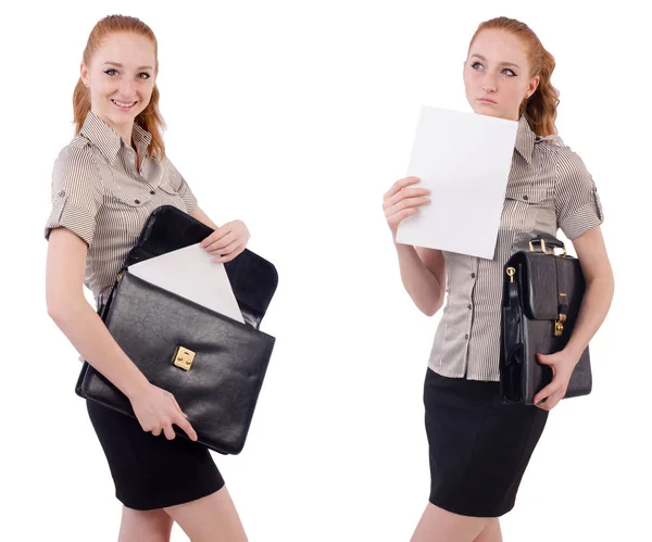 Bella giovane dipendente con valigetta isolata su bianco — Foto Stock