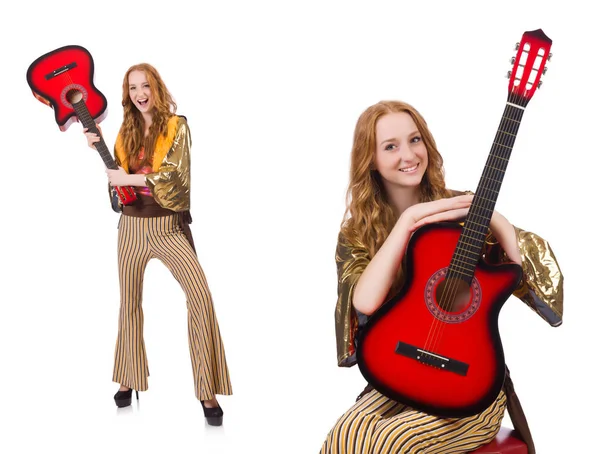 Junges Mädchen mit Gitarre auf weiß — Stockfoto