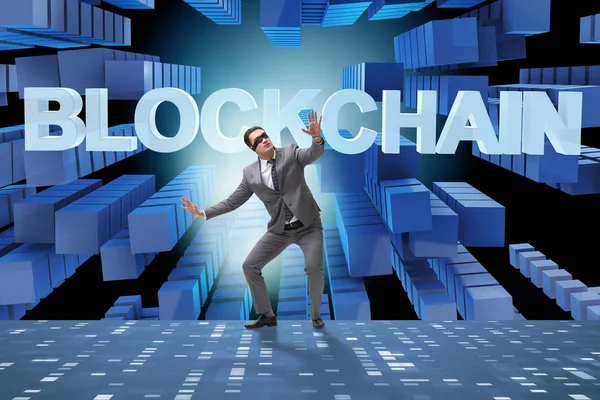 Engelleme zinciri kripto para birimi kavramında iş adamı