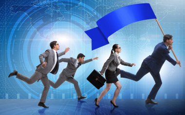 Ticari konseptte çalışan boş pankartlı bir işadamı