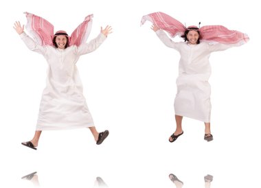 Arap adam beyaz arka plan üzerinde izole