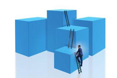 Bloğun tepesindeki işadamı beyazda izole edildi