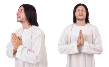 Genç rahip İncil üzerine beyaz izole ile