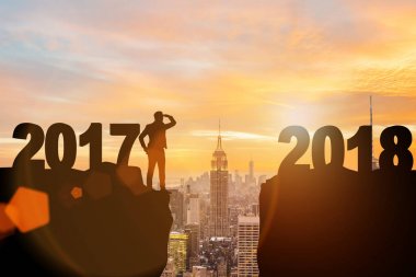 İş adamı 2017 'den 2018' e kadar bekliyor.