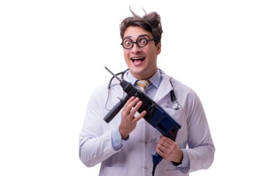 Beyaz izole matkap ile komik doktor