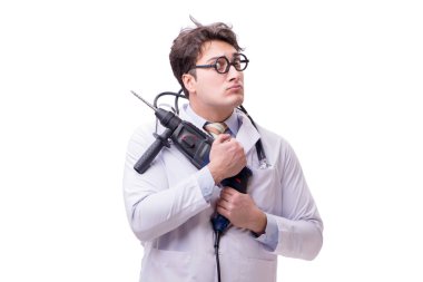 Beyaz izole matkap ile komik doktor