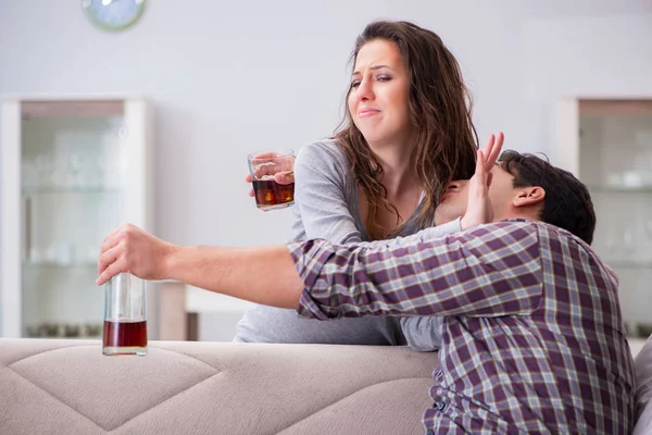 Sarhoş alkoliklerle aile içi şiddet kavramı