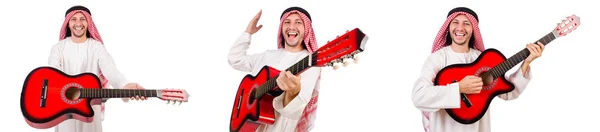 Hombre árabe tocando la guitarra aislado en blanco — Foto de Stock