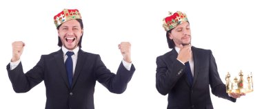 Taçlı bir iş adamı beyazlar içinde.