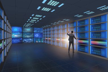 İş adamıyla büyük veri yönetimi kavramı