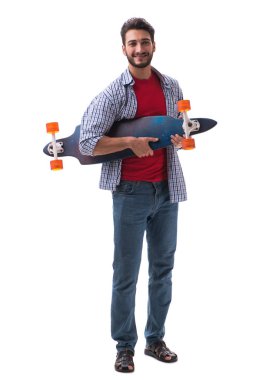 Beyaz kaykaylı genç bir kaykaycı.