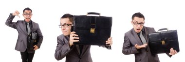 Genç adam beyaz izole evrak çantası elinde