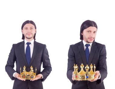 Taçlı bir iş adamı beyazlar içinde.