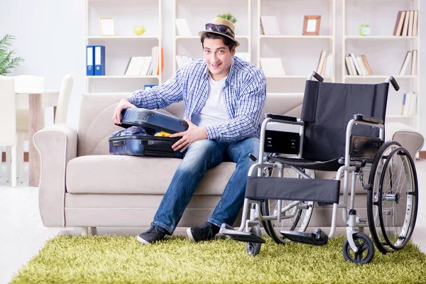 Genç engelli adam yaz tatiline hazırlanıyor