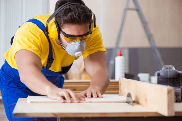 Young repairman carpenter working with a circular saw — Stock Photo, Image