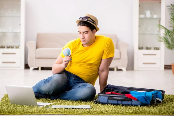 Tatil gezisini haritayla planlayan adam