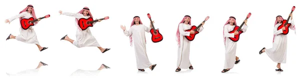 Arabe homme jouer de la guitare isolé sur blanc — Photo