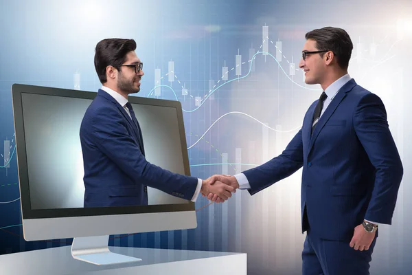 Telepresence concept met twee zakenman handshaking — Stockfoto