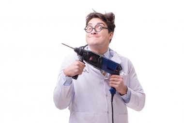 Beyaz izole matkap ile komik doktor