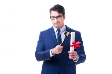 Beyaz arka planda tokmağı olan avukat hukuk öğrencisi.