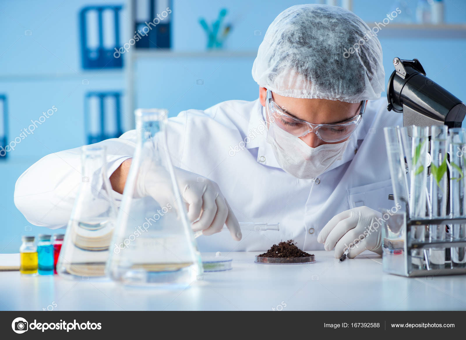 Лаборатория исследования. С помощью эксперимента ученые. Ученые в лаборатории. С помощью эксперимента ученые. Ученые проводят опыты.