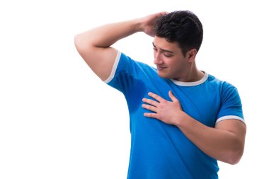 Aşırı derecede terleyen, kötü kokan bir adam, izole edilmiş beyaz bir köyde.